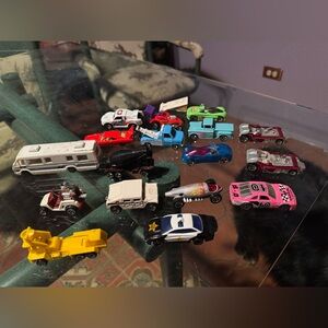 16 Vintage 1990s Hot Wheels Cars + 1990 Road Champs Winnebago Chieftain + Ramp